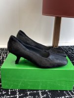 代购级 Bottega Veneta 25ss 新款BV 马毛 矮跟 单鞋系列单品优雅材质运用在鞋履上知性优雅干练，满满的高级感小方头设计美美哒 舒适高端 让出