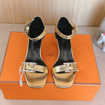 4.5Cm 组图 出厂价p Hermes 爱马仕 Judy 105高跟凉鞋 时尚又百搭 搭配Hapi鞋扣 超级舒服 每个细节都做到极致 搭配同色调标志性纯鞋扣