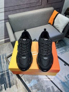 Dior B44 Blade 情侣款运动鞋，原版比一复刻。 由 Lewishamilton 设计的生活胶囊系列点缀的 Dior B44 Blade 运动鞋以20