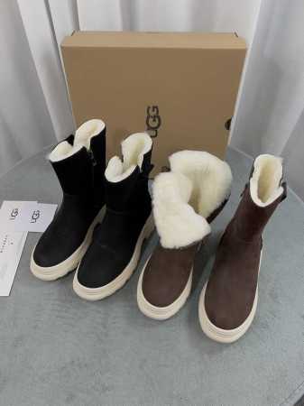 UGG 新款雪地靴；拒绝臃肿，原版头层全粒面牛皮+澳洲皮毛一体，内里澳洲羊皮毛一体，魔术贴一脚蹬方便穿脱，冬季必备的一款毛靴， 请不要拿那些内里做半截假毛的来对 - 点击图像关闭