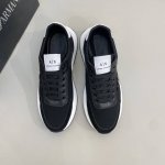 售 价: 商品商标：Arman * 阿玛* 低帮运动鞋 正码码数: 38-44 可订做45 商品材料：鞋面进口磨砂皮拼接透气布料，透气内里，原版大底。 编 号：