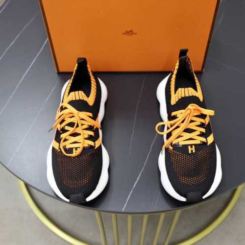 出厂价： Hermes 爱马仕 -高端品质 原单 -鞋面：品牌图腾飞织布匹、注塑品牌鸡眼 -内里：垫脚；水染牛皮 -大底：Tpu发泡 双色成型大底 -超高品控