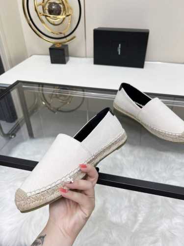 冲量 品牌：Saint Laurent 圣罗兰 面料材质：布面 内里材质：羊皮内里，羊皮垫脚 圣罗兰21春夏草编渔夫鞋，原版意大利直邮开发，与正品11,原版开模