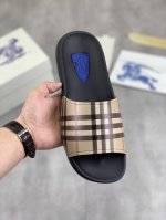 工厂P价P 实价 顶级版本 Burberry 巴宝莉拖鞋新款上市完美做工！完美造型顶级品质防滑耐磨的高端橡胶大底百搭舒服鞋，标准尺码：39-46 6款色可选 顶