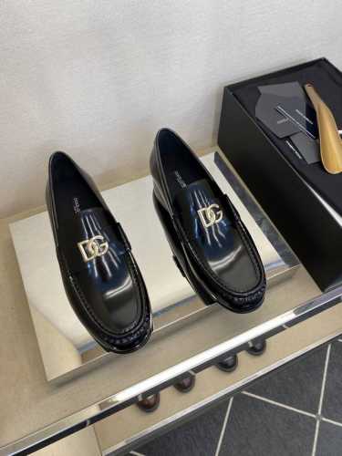 D&*G ，顶尖工艺品 时尚正装皮底 正码：39一44， 5一10 ： 同步发售！货！顶级手工艺意大利全面进口原皮料小牛面 超强质感、手感 ，内里进口小牛皮，全