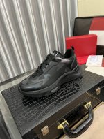 出厂价Pp： 潮牌华伦天努，休闲鞋 Size:38-44 45可以订做 新款 专柜同步新品 ！最高版本高品质专柜1:1，鞋面意大利进口牛皮高档羊皮内里 原版大底