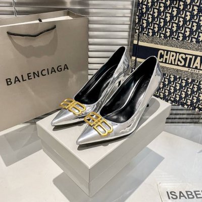 橙子出厂价p balenciaga 巴黎世家新款 金属扣 Bb扣尖头高跟鞋 细跟单鞋 巴黎世家的鞋子绝对开了挂 整双鞋的精髓就是它的鞋头了 够长够尖 并且不带臃