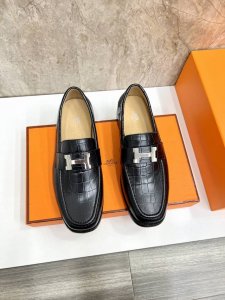 H家 Herme* 爱马-仕 新品paris乐福鞋皮鞋 官方售价rmb , 采用进口牛皮 开边珠亮皮 粒面牛皮 手掌纹牛皮 打造 搭配经典复古金属h Logo鞋