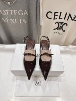 高版本出厂 Odtd小众潮牌 25Ss 春夏新款针织毛袜拼接猫跟尖头高跟单鞋凉鞋 简约轮廓设计 阐述自然与时髦的美妙融合毛线装饰 与柔软的皮质形成独特设计 人手