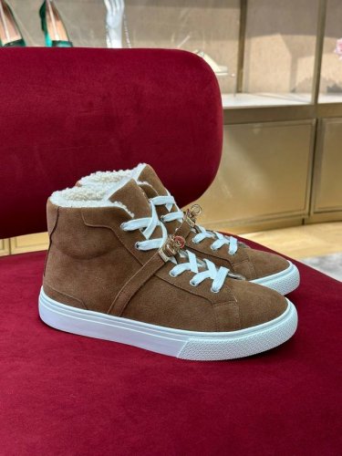 男码+40Hermes 爱马仕 H家22‘’fw new arrival～ 秋冬kelly小白鞋羊毛版本 不配货也要买的决绝子单品经典Kelly扣装饰小白鞋造型