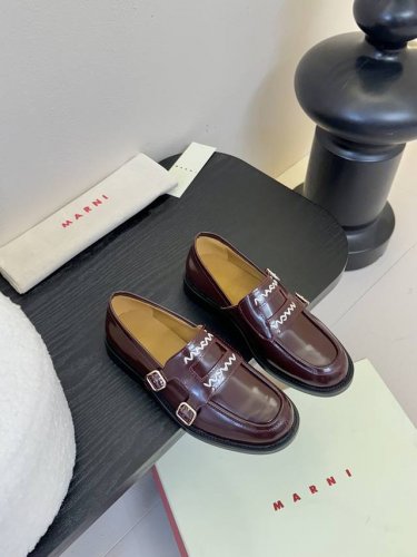 Marni 25Ss 春夏新款 矮跟乐福鞋 乐福鞋是鞋业界的天花板，永不过时的一个代名词、想好的心情一定要有一双舒服的鞋子 选材柔软透气、款式洋气大方、乐福鞋穿