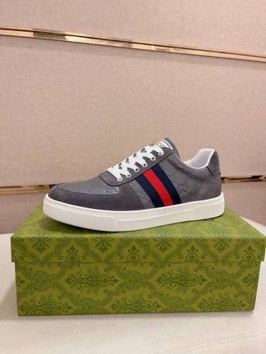 古奇Gucci 官网最新款休闲时尚男鞋，爆款版型简洁大气，潮男专属.独有的官网最新品牌元素元素古奇原版装饰，时尚又大方，面料原版牛皮羊皮内里，官网指定耐磨休闲大