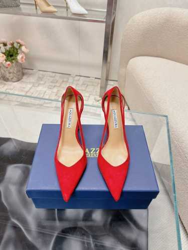 Aquazzur* 菠萝早春专柜新品仙女时装鞋系列，大量上新同步官网全系列均可定制龙年主打一个火爆，全网各大网红纷纷开秀，绝美的穿搭系列！ ★★★★★ 鞋面 羊