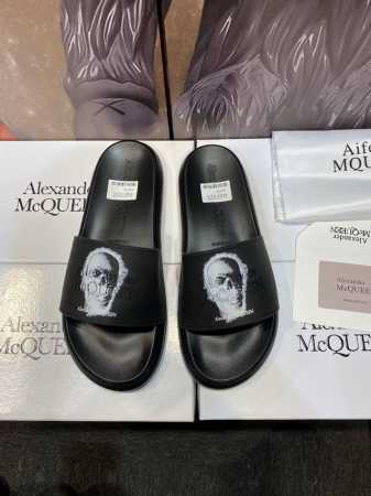 Alexander Mcqueen 。麦昆拖鞋系列：高端品牌 3D制面，升级版大底，更轻便，防滑。市场顶级品质，潮人必备，夏季拖鞋的季节来了，穿起来超级唯美. - 点击图像关闭