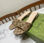 布 Gucci 古奇 小圆头粗跟凉拖鞋，点钻双扣搭配，一贯的时尚.简约.大气.百搭 鞋面为混种羊皮，里垫为羊皮，真皮大底，原版开发五金饰扣 码数：35 40码