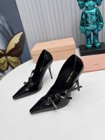 工厂 新款新品 Miu Miu 全新超美装饰搭配,时尚淑女气质十足 双色拼接 又不乏美艳色彩,外侧附带弹力象巾 上脚非常方便意大利引进的原版楦头是最新楦、出来形