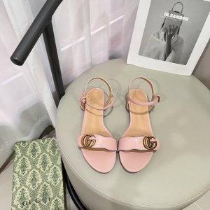橙子出厂价p gucci 古驰2025新款 经典一字带搭扣平底凉鞋 时装周新款 小红书抢先热搜 凉鞋经典 古驰专属 码数 35-42