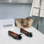 高品质出厂 ！小众潮牌Ganni25春夏新款蝴蝶结平底芭蕾舞乐福鞋单鞋！浪漫法式风格！小众设计 高级感 不会太花哨 又很出众 蝴蝶结设计 轻松打造舒适 随性 这