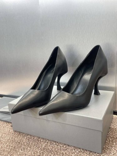 工厂p价p Balenciaga 2025春夏新款尖头高跟女鞋 巴黎世家异形跟气质女巫浅口单鞋 市面最高品质 材质:鞋面定制进口小牛皮+混种羊皮里+意大利真皮大