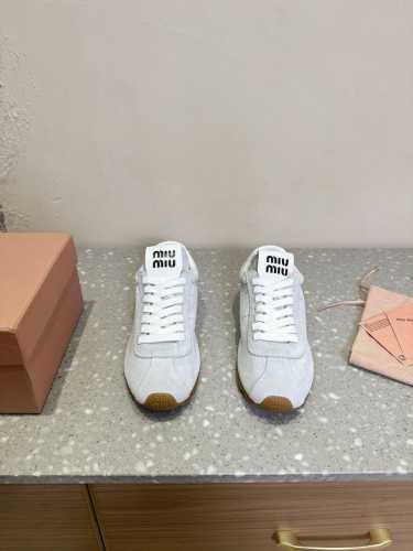 Miumiu 缪缪 最新 复古 德训鞋 阿甘鞋 休闲 运动鞋原版购入开发 做货 这款Miu Miu运动鞋巧妙地表达了运动装与充满活力和进取心的女性理念之间的碰撞