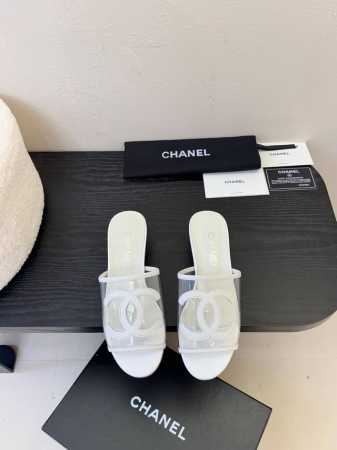 Chanel 小香 25Ss 春夏新品度假 pvc透明胶片 懒人拖 小香的一款全新设计 鞋面透明材质搭配双C 简约百搭上脚超级美的 怎么看都超美 鞋面：采用进口 - 点击图像关闭