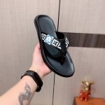 拖鞋: 新款: 厂价 L* 系列拖鞋顶级代购男士 专柜同步发售，意大利进口原版精选布料，做工考究， ，鞋底： 超舒适 原厂特供原版底，独家双层活动成型底超级舒适