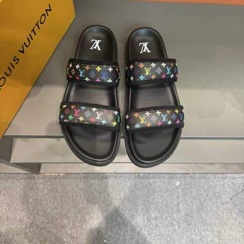 码数38-46 L.V 驴家高端男士夏季拖鞋， 经典老花系列，一字带宽松设计，别致的色彩拼接效果，个性鲜明，时尚潮流穿搭必备款式，轻盈舒适。轻质韧性橡胶内底，微