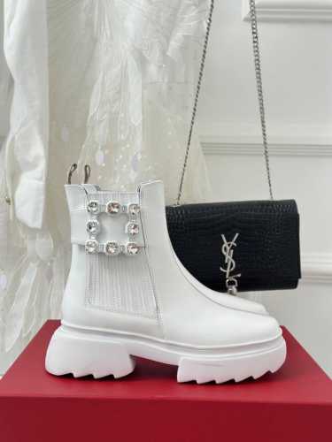 厂价 Roger Vivier｜RV经典秋冬 水钻方扣短靴系列 鞋面用的是原厂进口牛皮 内里是混种羊皮 原版开模发泡大底 跟高：3.5cm Size：35-39