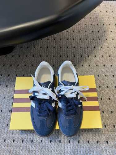顶级版本 阿迪达斯和古驰联名了 Adidas X Gucci 全新联名系列 想入吗 Adidasxgucci 全新联名系列由两个品牌经典标志共同启发的条纹设计贯