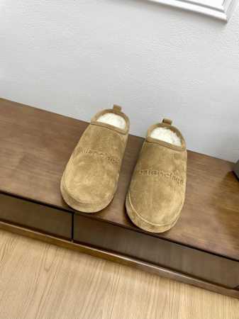 顶级版本代购级BALENCIAG巴黎世家24秋冬新款厚底毛毛拖鞋 冬日凛凛不可缺之一闭眼入都是不会后悔 上脚非常舒服超舒服 ZP订制面料 鞋面：定制进口羊绒 内 - 点击图像关闭