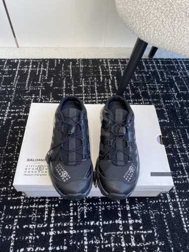 代购级拖鞋 单鞋 男鞋40 SALOMON萨洛蒙x MM6马吉拉 联名 X-Alp系列 情侣款 户外 休闲 运动鞋 原版购入开发 做货 这款由MM6全新演绎的X