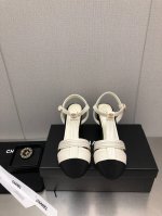 Cha*E1 新款C扣水钻高跟鞋！ 小后跟高3Cm，上脚立马大长腿！ 鞋面羊皮，内里羊皮，真皮大底！ Size:35-39 其他码数定