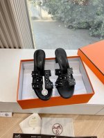 G033高端品质H家 2025春夏新款 HERMES爱马仕H 纯钢kelly锁扣拖鞋一字平底真皮外穿凉鞋女扣平底金属银扣真皮拖鞋女鞋鞋面：进口牛皮内里：进口羊皮