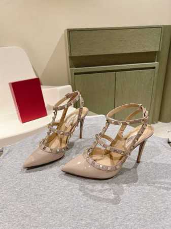 四季百搭系列！你的鞋柜缺一双吧？代购级别！ VALENTINO 整个系列台资工厂出品！进出专柜无压力！ROCKSTUD 华伦天奴铆钉漆皮芭蕾舞平底鞋 ONE S - 点击图像关闭