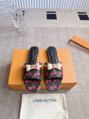 Louis Vuitton 平底 拖鞋 刚刚好的小猫跟 性感舒适 拉满了夏日美鞋能给的满分情绪价值 凉鞋的造型也很乖巧好看呀 原版开模牛仔布进口牛皮 羊皮内里