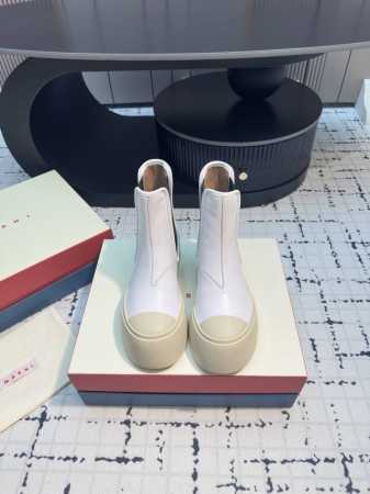 Marni pablo 玛尼高帮切尔西烟筒大头短靴｜原版购入代购级别 材质与工艺： 原版牛皮革面料 皮革里衬 两侧弹力镶片 后跟饰字母logo 开模4.5cm橡 - 点击图像关闭