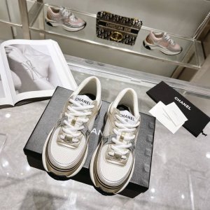 chanel 香奈*儿 ，最新款休闲运动鞋 银白，金白，银灰，黑红！无敌漂亮又好穿 非常轻便，内里也是超级软，超级舒服，鞋面透气设计，配色高级耐看 百搭 鞋面：