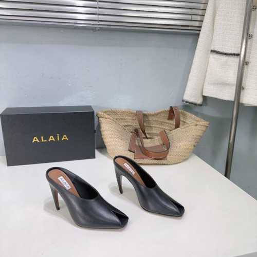 高品质出厂 ！小众潮牌 Alaia 25春夏新品金属五金圆扣鱼嘴高跟凉鞋足尖上的性感之资！ 精致的同时还具有时髦利落 摩登气场 鞋面进口小牛漆皮 头层牛皮 内里