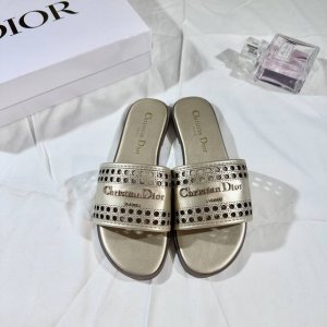 橙子出厂价p dior 迪奥春夏新款 镂空平底拖鞋 休闲凉拖 一字拖 码数 35-42