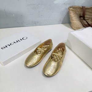 高品质出厂 ！顶级品质Orinous 圆头平底玛丽珍芭蕾舞单鞋！ 纯手工花朵撞钉 时尚与优雅的完美融合 简约鞋面以精致点状花纹点缀 宛如繁星洒落 经典玛丽珍带设