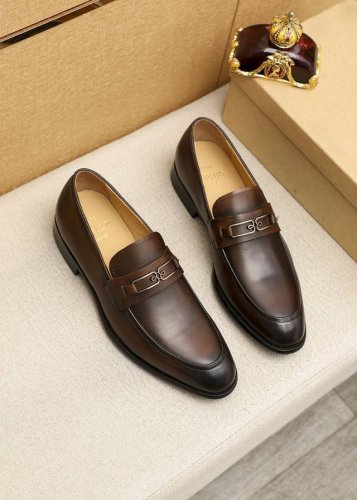 Berluti 伯尔鲁帝 爆款皮鞋顶端品牌奢侈顶级～质量 。 最新時尚休闲鞋..鞋面選用原版头层牛皮制造 水染皮内里 原版个性时尚柔软橡膠耐磨防滑大底，上脚轻巧
