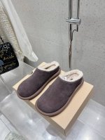 UGG 新款明星同款拼色厚底毛毛拖鞋 半拖 短靴 雪地靴 内里羊毛一体 保暖性能卓越 耐磨橡胶底 鞋子抓地力更好 拥有这一双UGG 让小脚丫在寒冷冬日始终温暖舒