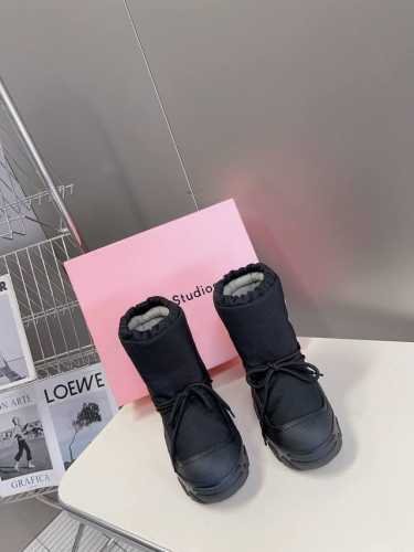 Acne Studios ～vs冬季爆款雪地靴系列 圆头厚底笑脸雪地短靴 冬日吸睛神器胖乎乎，软绵绵的，简直可爱到靴筒收口设计，缠绕式鞋带样式，美观又防止鞋脱落