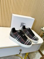 Burberry最新BOX运动鞋出货了，情侣款,简约又超好看的 Box 运动鞋，11色合集 意大利精制运动鞋，原板飞织面料打造。点缀马术骑士徽标 EKD 压花采