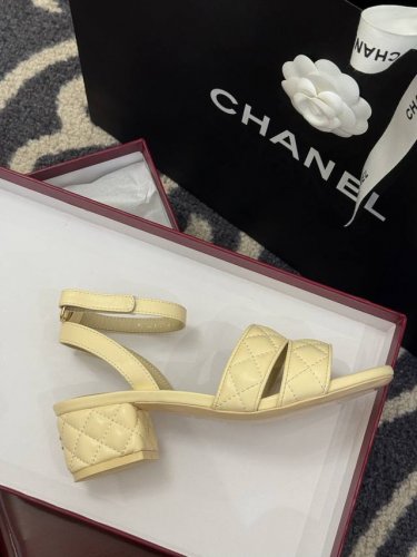 顶级品质 chanel Ss25 蜜儿拖鞋 凉鞋系列 小羊皮材质 格纹加持 精致 小粗跟 跟高5Cm 很舒服 size 35-42