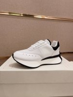 工厂价 Alexander Mcqueen 亚历山大麦昆 2024春夏男sprint运动情侣款 鞋侧面饰有时尚个性字母seal Logo标志 全皮十网面工艺 高