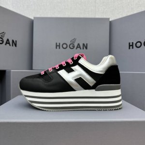 hogan 度假系列新款顶级版现货发售 松糕厚底顶级版 都市新潮休闲风 各明星 博主推荐 时尚百搭风格百变！原版楦型 原版大底一比一为你打造 值得推荐！ 鞋面采