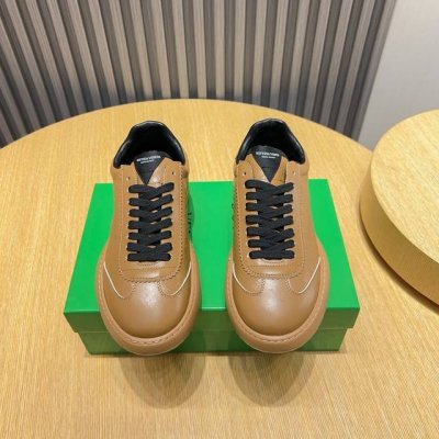 工厂p价 Bottega Veneta新款演绎经典运动鞋，鞋面选用原版织物拼接牛皮和牛反绒打造，灵感来自复古篮球鞋，轻便、舒适、透气的夏季必备单品，鞋底采用经典