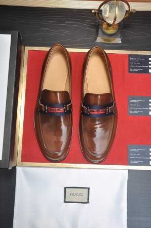 出厂价 意大利顶级奢侈男鞋巨头 Gucci 古奇 全牛皮内里 新款报到原汁原味的欧式风格 赏心悦目为了让鞋子更加耐用不变形制作继续沿用传统做法 但仍然不乏创新皮 - 点击图像关闭