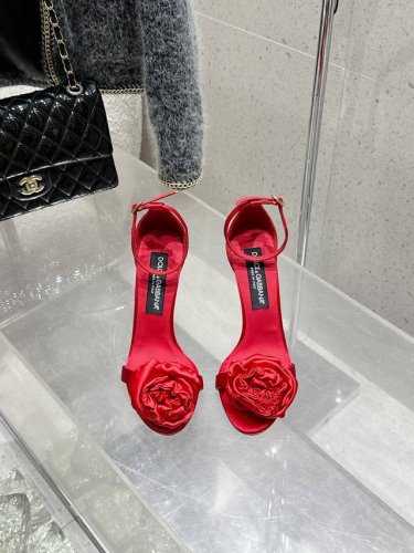 高版本 Dolce & Gabbana 杜嘉班纳 Dg时装走秀款高跟鞋蝴蝶结水钻花朵凉鞋 鞋面牛漆皮 进口真丝 内里垫脚羊皮 进口真皮大底 跟高：10.5Cm